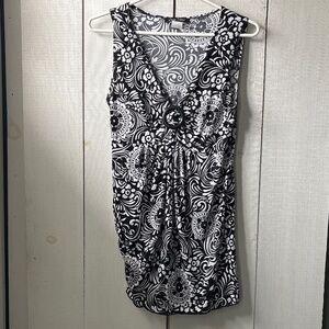 Only nine woman’s black & white going out tank top